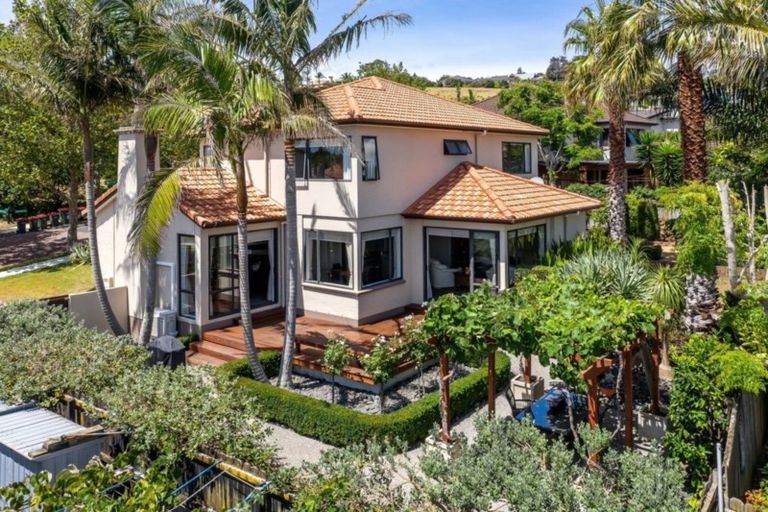 Photo of property in 5 Brooke Ridge Rise, East Tamaki Heights, Auckland, 2016