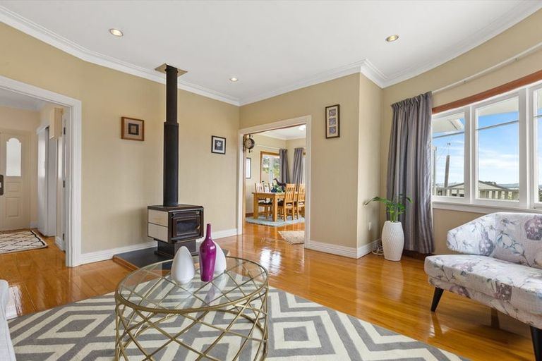 Photo of property in 1 Rubens Lane, West Harbour, Auckland, 0618