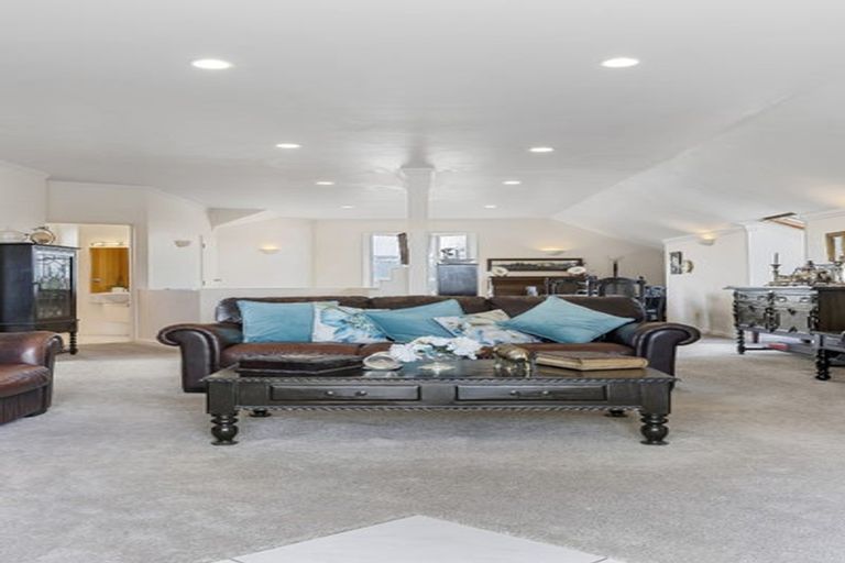 Photo of property in 2/15 Bradbury Road, Botany Downs, Auckland, 2010