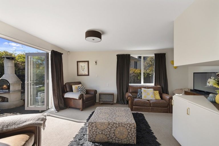 Photo of property in 120 Royal Park Drive, Parklands, Christchurch, 8083