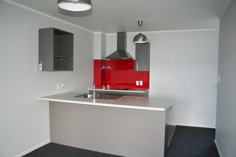 Photo of property in 16a Woodall Place, Totara Vale, Auckland, 0627