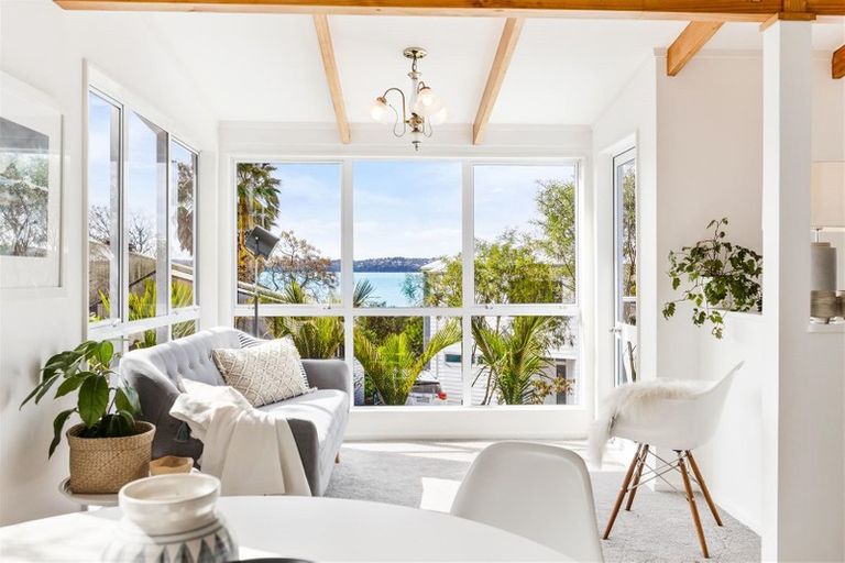 Photo of property in 68 Spinnaker Drive, Te Atatu Peninsula, Auckland, 0610