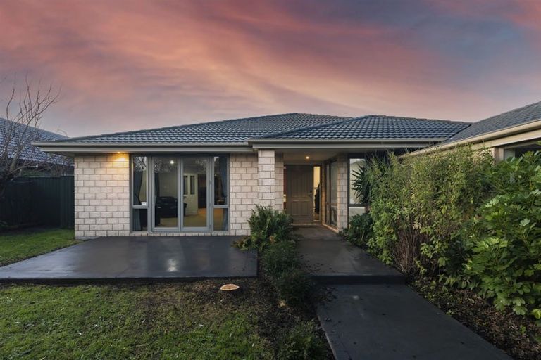 Photo of property in 12 Fuchsia Place, Halswell, Christchurch, 8025