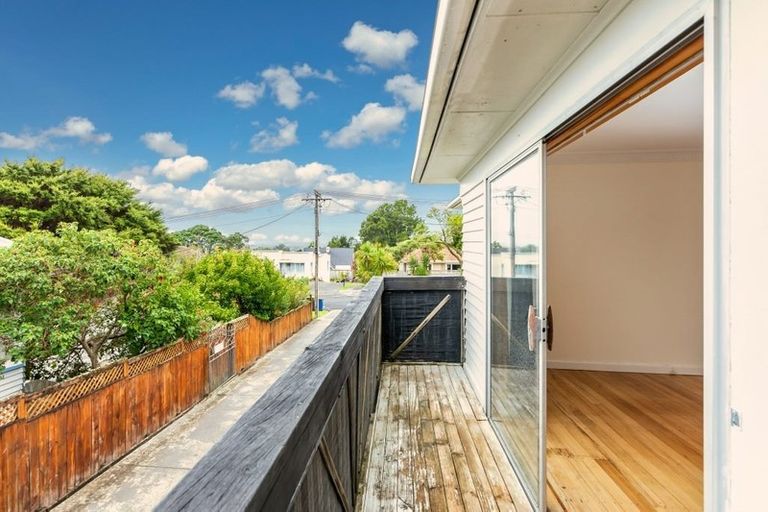 Photo of property in 6 Savoy Road, Glen Eden, Auckland, 0602