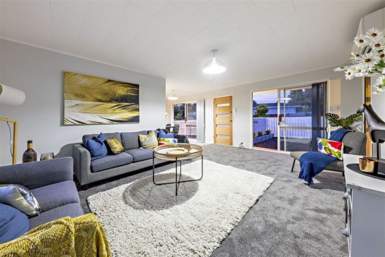 Photo of property in 21 Leaver Place, Weymouth, Auckland, 2103