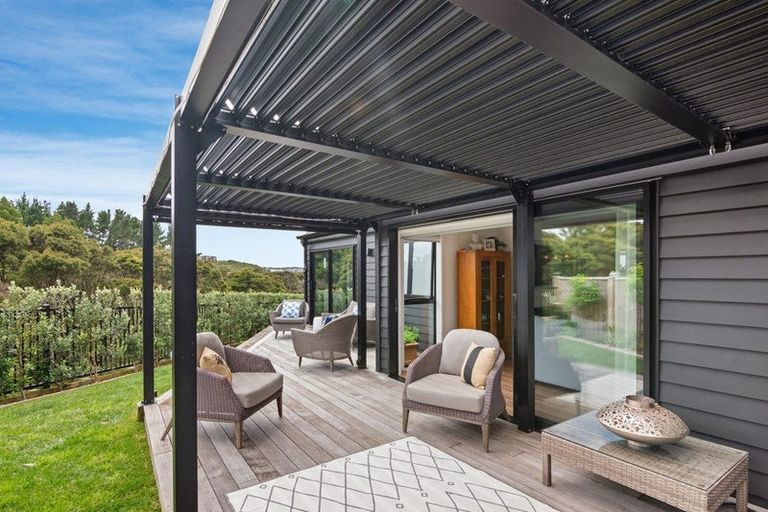 Photo of property in 9 Koiora Lane, Long Bay, Auckland, 0630