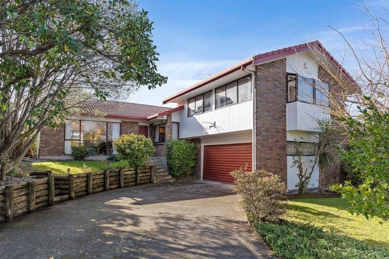 Photo of property in 21 Loloma Drive, Half Moon Bay, Auckland, 2012