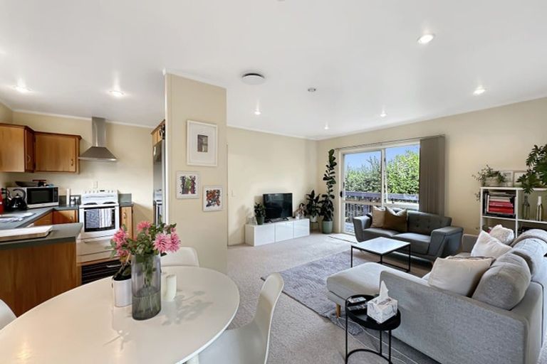 Photo of property in 1/49 Strid Road, Te Atatu South, Auckland, 0610