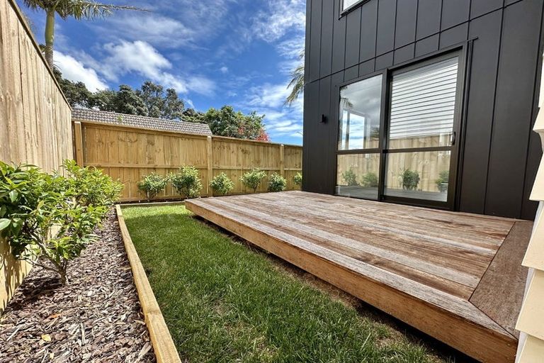 Photo of property in 6c Jern Place, Eastern Beach, Auckland, 2012