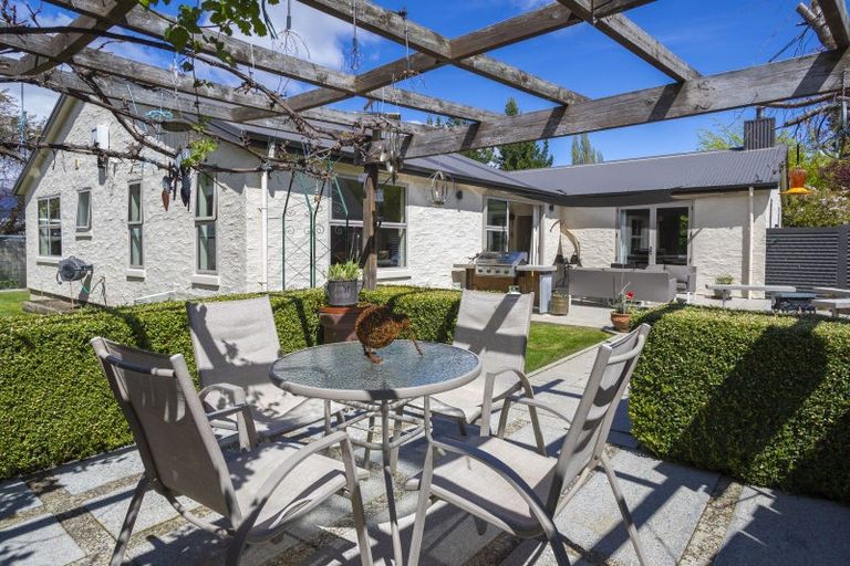 Photo of property in 11 Mcdonnell Road, Arrowtown, 9302