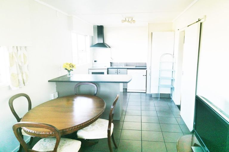 Photo of property in 39a Forrest Hill Road, Milford, Auckland, 0620