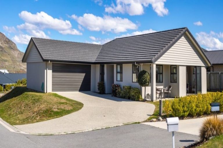 Photo of property in 11 Oxfordshire Avenue, Lower Shotover, Queenstown, 9304