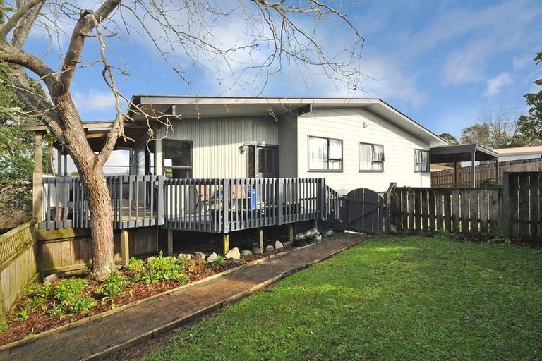 Photo of property in 19 Mckinley Road, Sunnyvale, Auckland, 0612