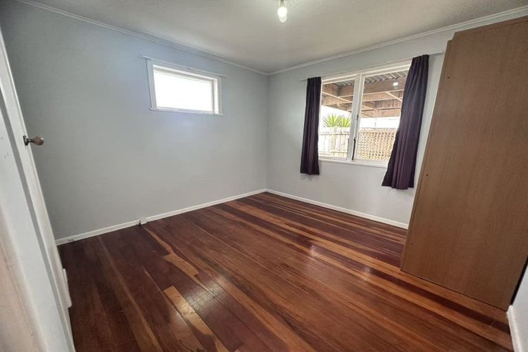Photo of property in 31 Fairclough Road, Beach Haven, Auckland, 0626