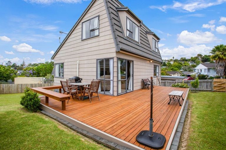 Photo of property in 13 Tetrarch Place, Totara Vale, Auckland, 0629