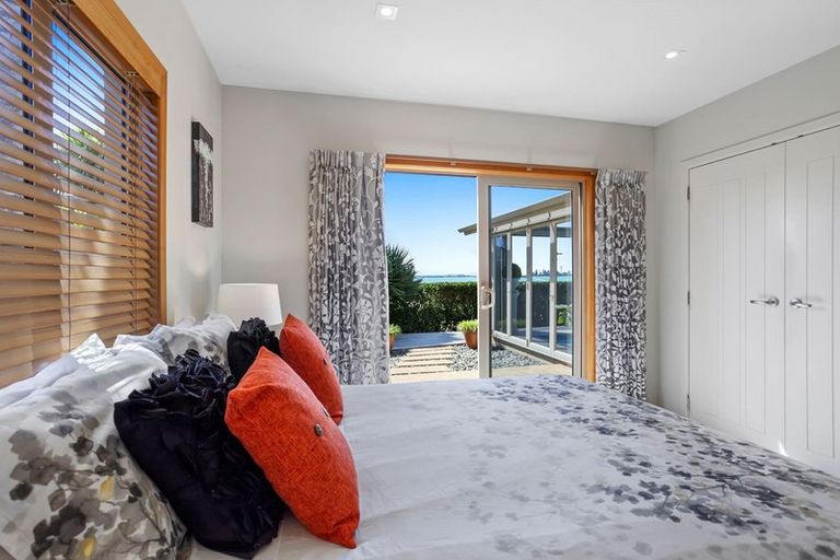 Photo of property in 8 Kawai Rise, Te Atatu Peninsula, Auckland, 0610