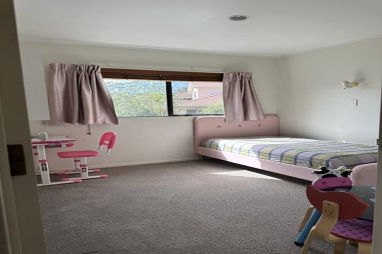 Photo of property in 1/15 Mandica Place, Sunnynook, Auckland, 0632