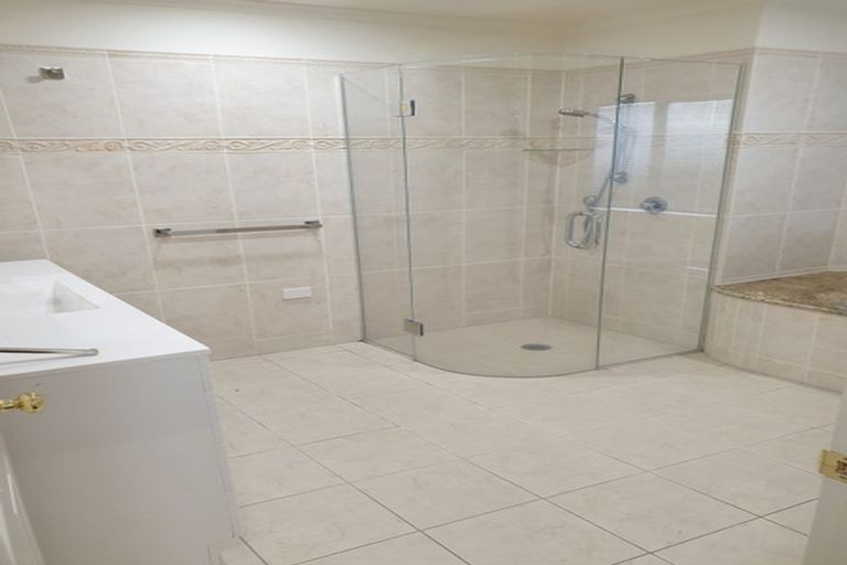 Photo of property in 92 Whangaparaoa Road, Red Beach, 0932