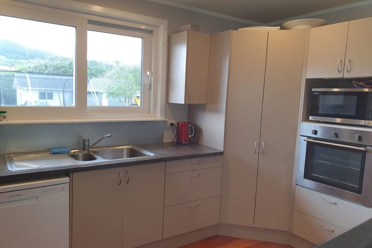 Photo of property in 352 Main Road, Tawa, Wellington, 5028