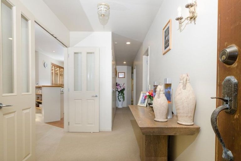 Photo of property in 2/15 Stoneleigh Court, Sunnynook, Auckland, 0632