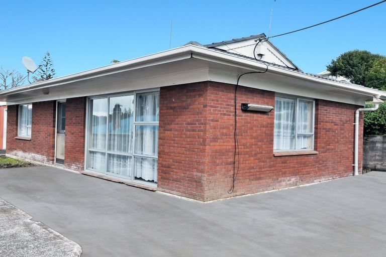 Photo of property in 1/58 Glengarry Road, Glen Eden, Auckland, 0602