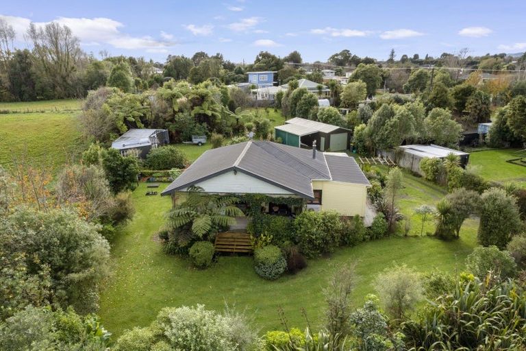 Photo of property in 36 Muhunoa Road West, Ohau, Levin, 5570