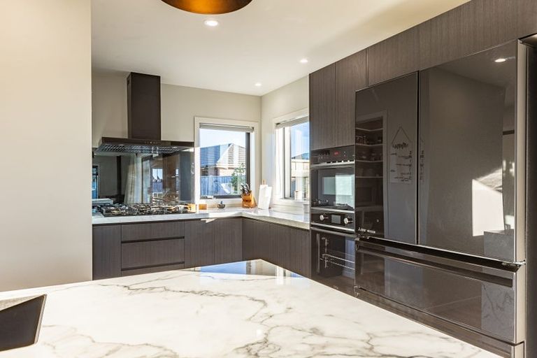 Photo of property in 10 Cyprus Place, Fitzherbert, Palmerston North, 4410