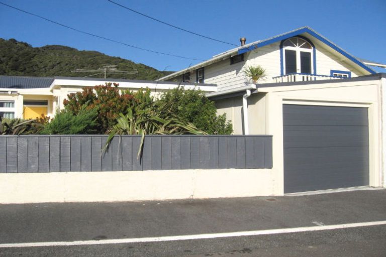 Photo of property in 139 Marine Parade, Eastbourne, Lower Hutt, 5013
