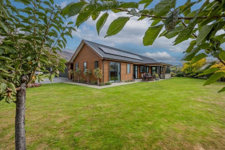 Photo of property in 5 Parkview Street, Wanaka, 9382