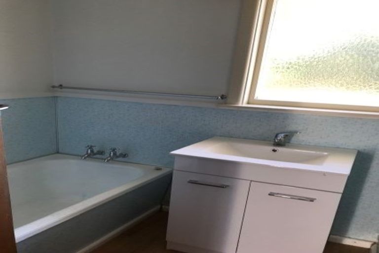 Photo of property in 4 Gladson Avenue, Sockburn, Christchurch, 8042