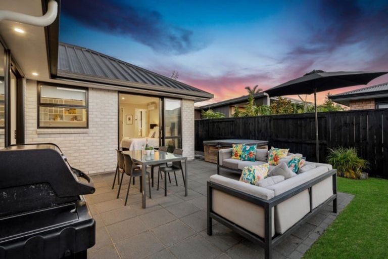 Photo of property in 8 Sarcodia Place, Papamoa Beach, Papamoa, 3118