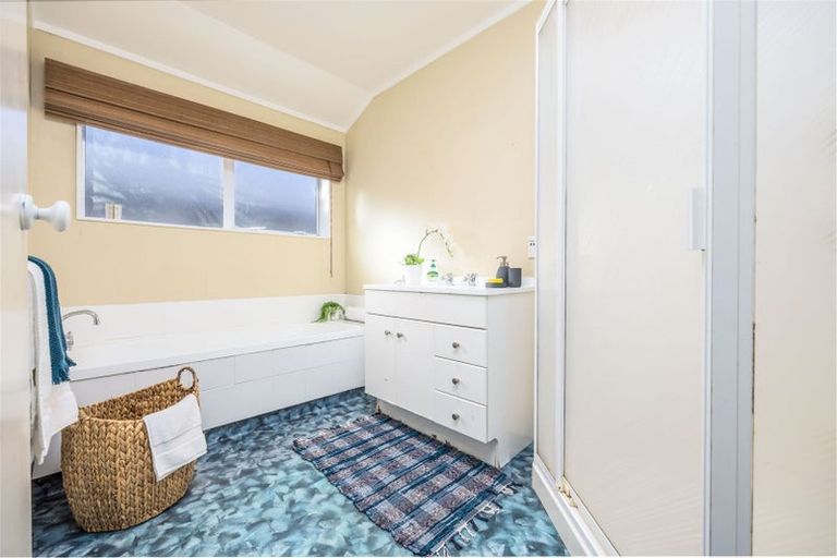 Photo of property in 11 Picasso Drive, West Harbour, Auckland, 0618
