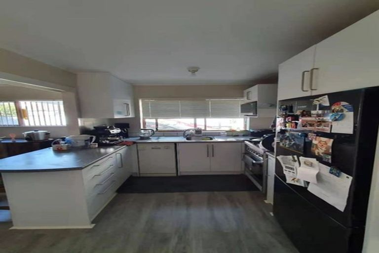 Photo of property in 2/42 Prince Regent Drive, Half Moon Bay, Auckland, 2012