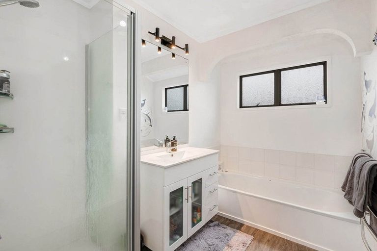 Photo of property in 23 Bay Street, Red Beach, 0932