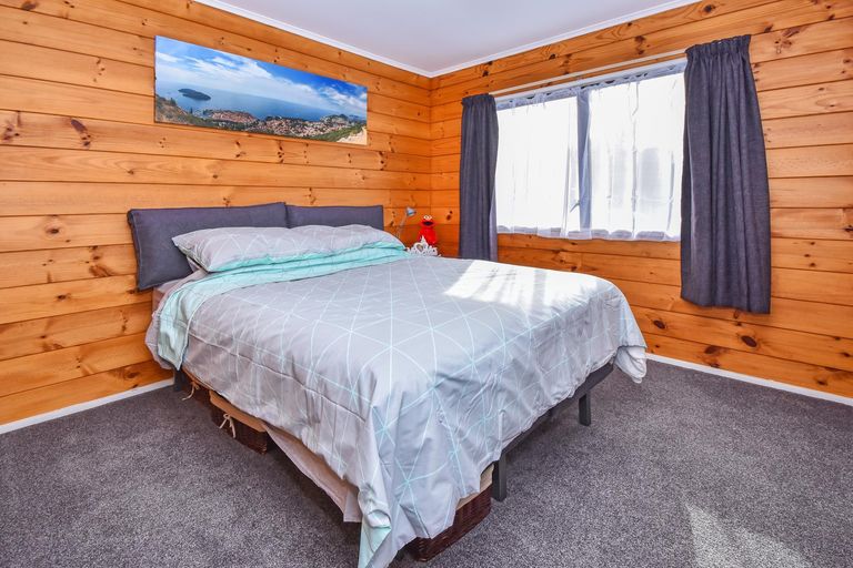 Photo of property in 16 Pinehurst Place, Wattle Downs, Auckland, 2103