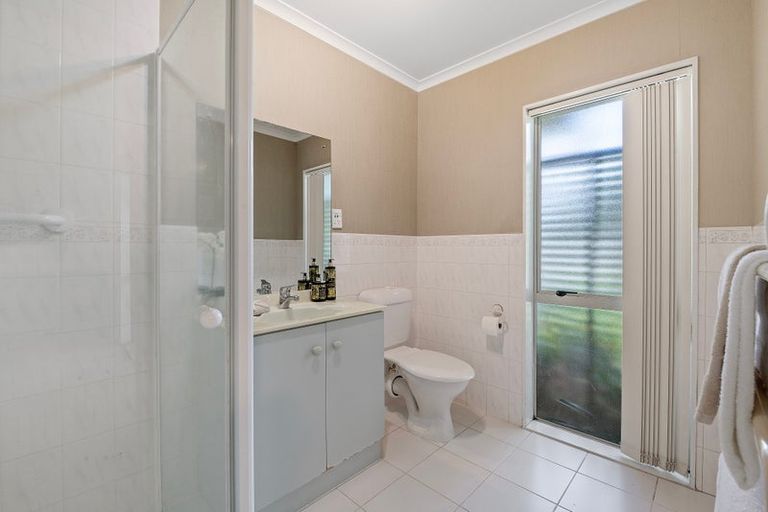 Photo of property in 22 Vanderbilt Parade, Albany, Auckland, 0632