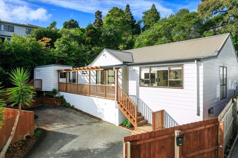 Photo of property in 11 Squirrel Lane, Browns Bay, Auckland, 0630