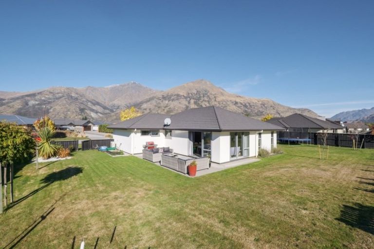 Photo of property in 11 Ada Place, Lake Hayes, Queenstown, 9304