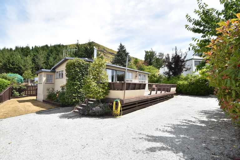 Photo of property in 32 Black Peak Road, Omarama, 9412