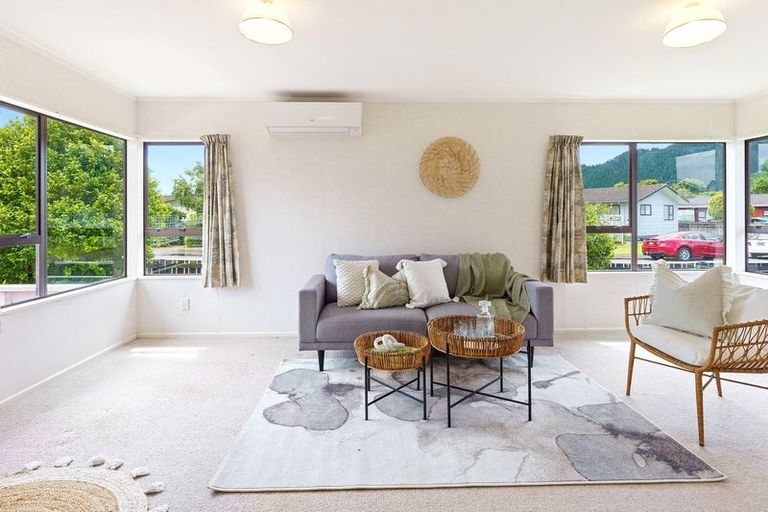 Photo of property in 15 Atarau Grove, Paraparaumu, 5032