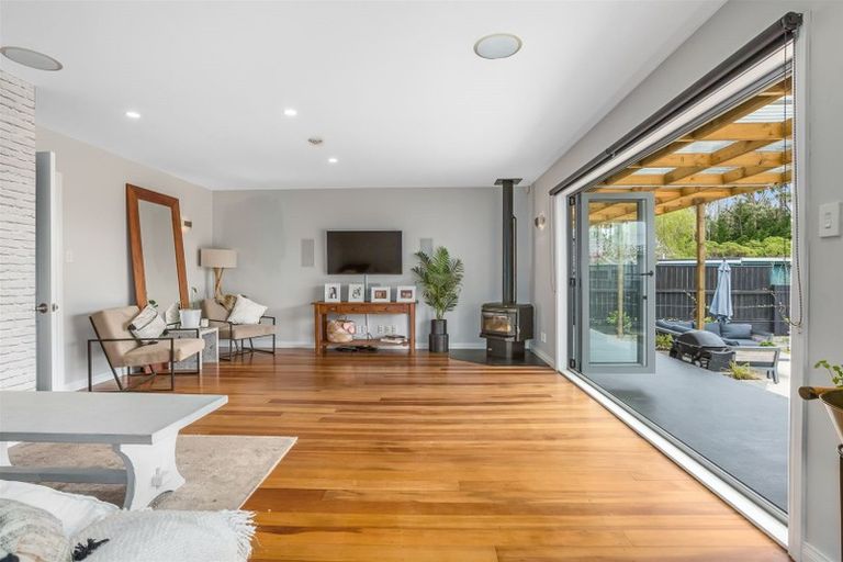 Photo of property in 23 Paekakariki Hill Road, Pauatahanui, Porirua, 5381