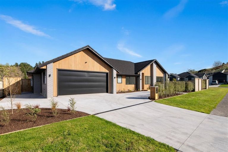 Photo of property in 1 Erlam Place, Matipo Heights, Rotorua, 3015
