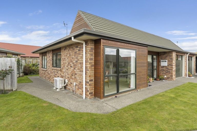 Photo of property in Rangeview Villas, 38/9 Fuller Close, Levin, 5510