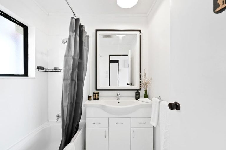 Photo of property in 15a Reeves Close, Fairview Downs, Hamilton, 3214