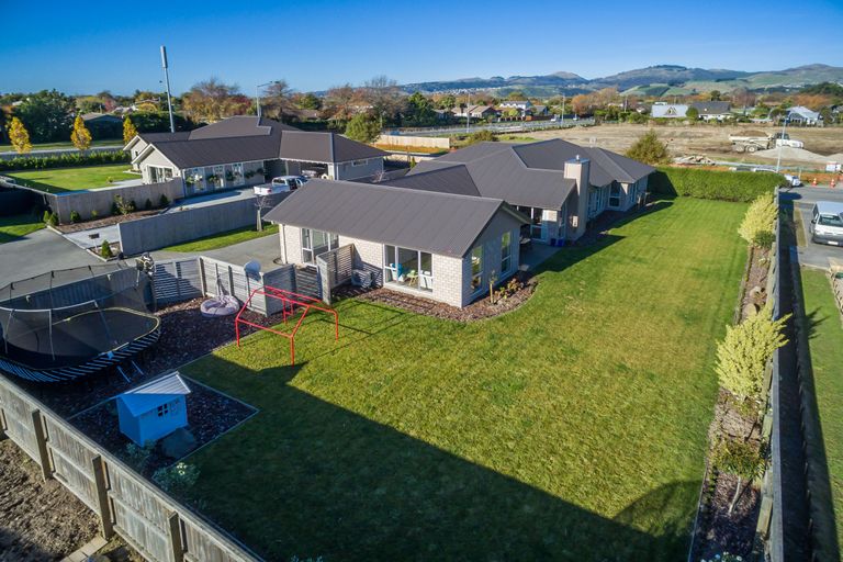 Photo of property in 18 Mcdermott Place, Halswell, Christchurch, 8025