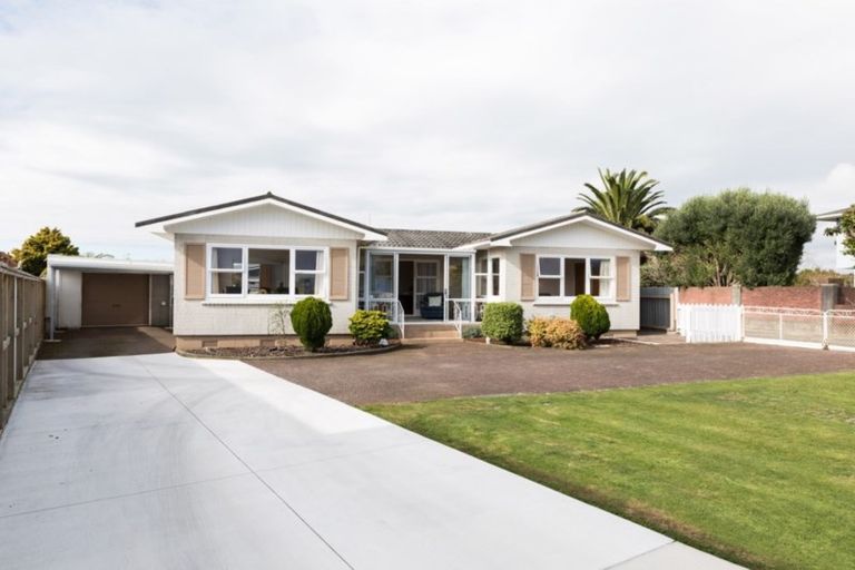 Photo of property in 11 Julian Place, Westown, New Plymouth, 4310