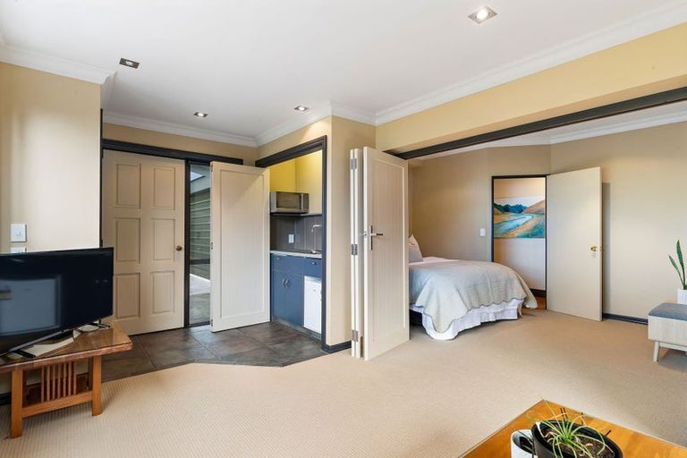Photo of property in 9 Evergreen Place, Sunshine Bay, Queenstown, 9300