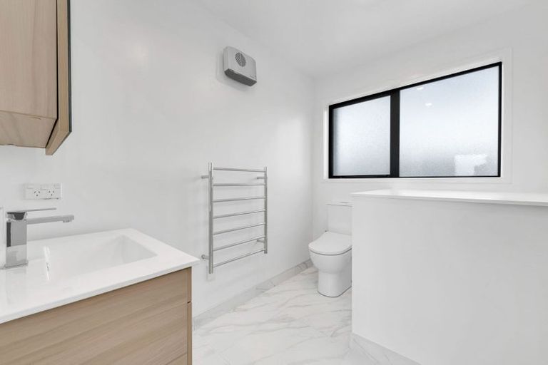 Photo of property in 10/59 Matipo Road, Te Atatu Peninsula, Auckland, 0610