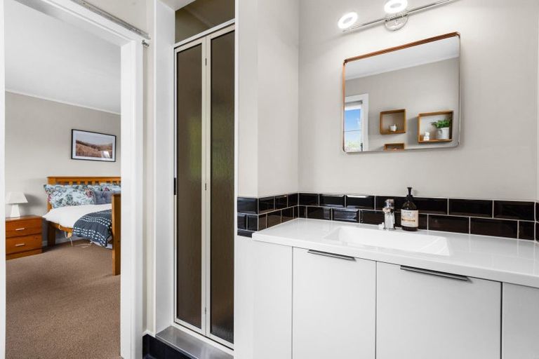 Photo of property in 9 Neeve Place, Taradale, Napier, 4112