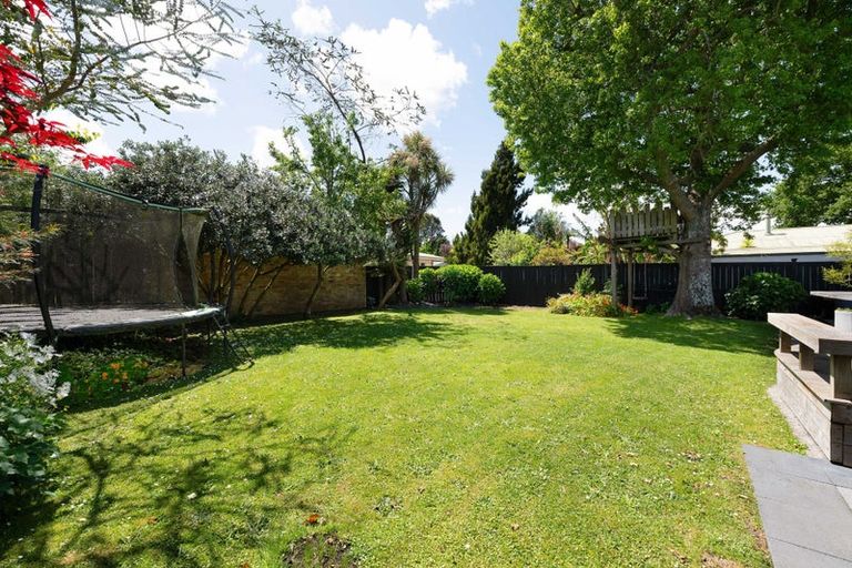 Photo of property in 16a Forest Lake Road, Forest Lake, Hamilton, 3200